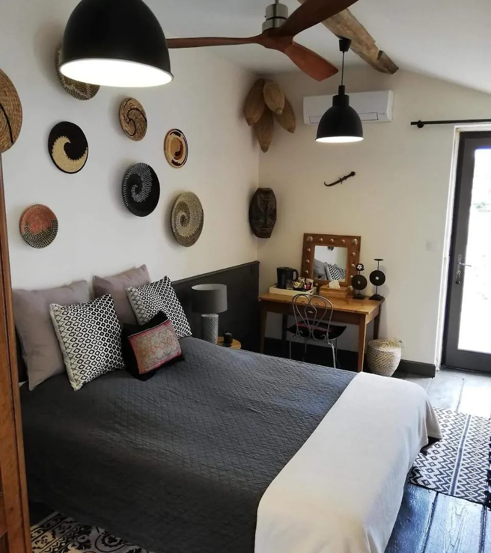 Guest house De La Chambre Au Jardin Belleville-en-Beaujolais