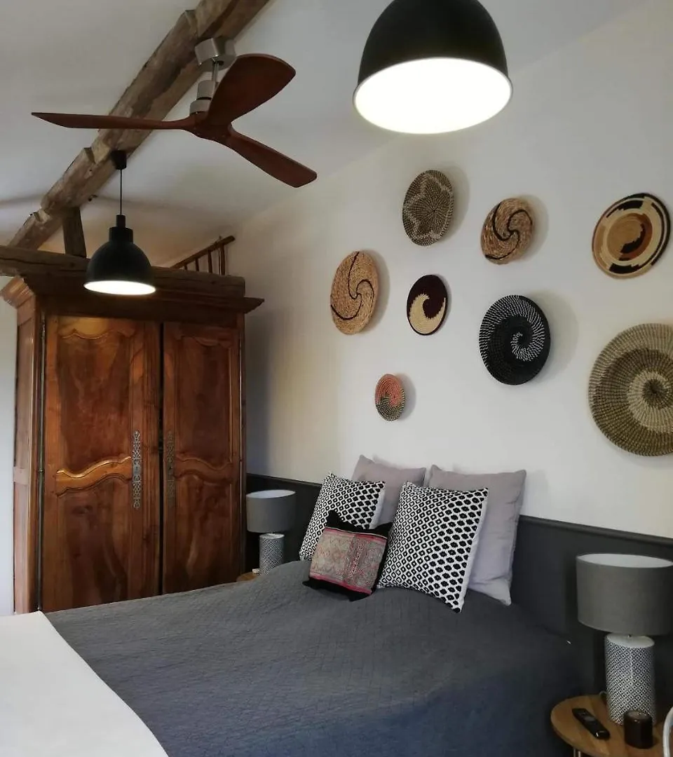 Guest house De La Chambre Au Jardin Belleville-en-Beaujolais