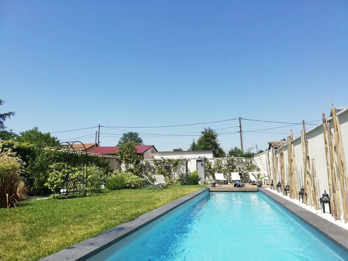 Guest house De La Chambre Au Jardin Belleville-en-Beaujolais