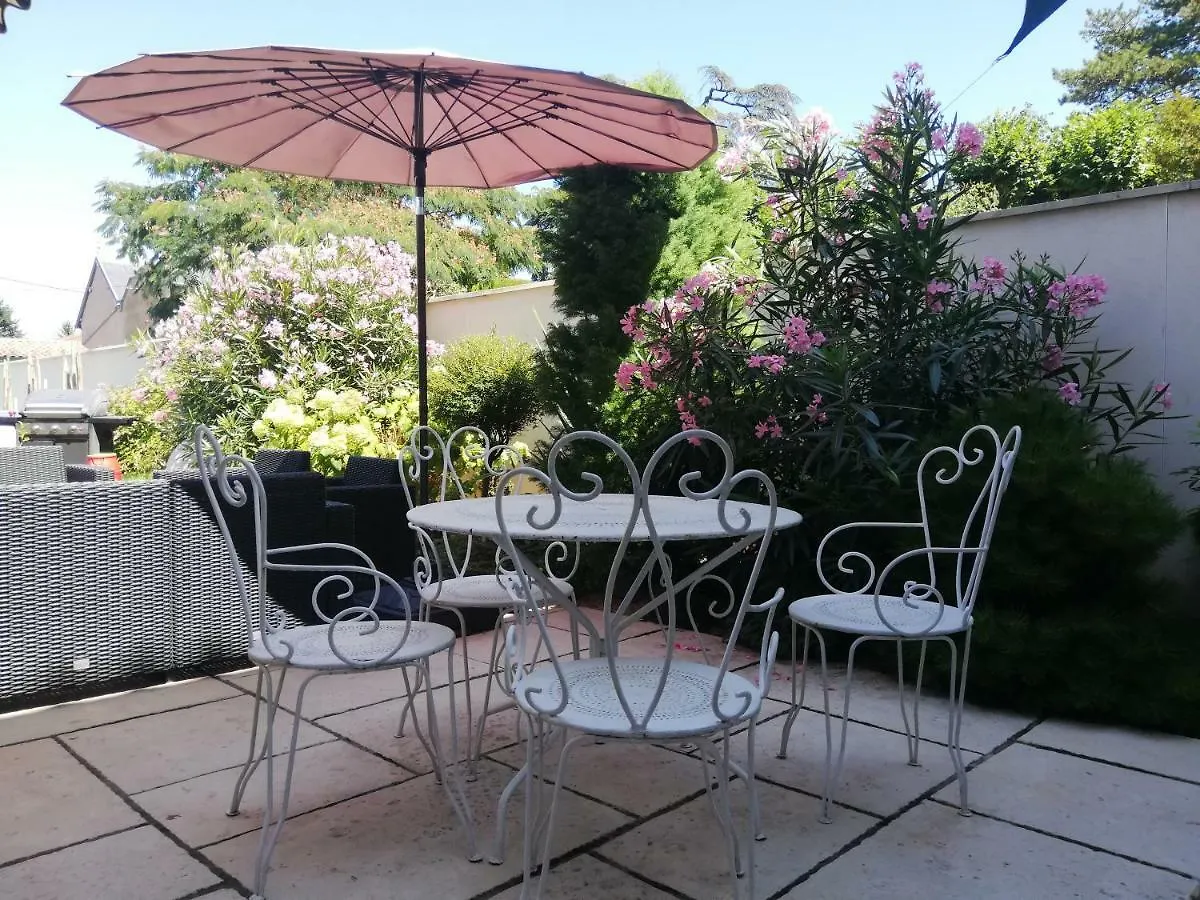 Guest house De La Chambre Au Jardin Belleville-en-Beaujolais France